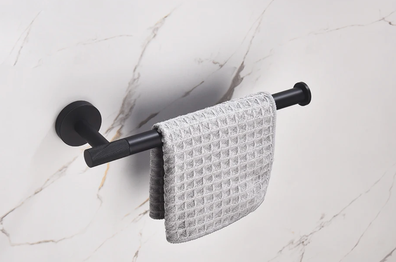 Mattschwarzer gerippter Handtuchhalter