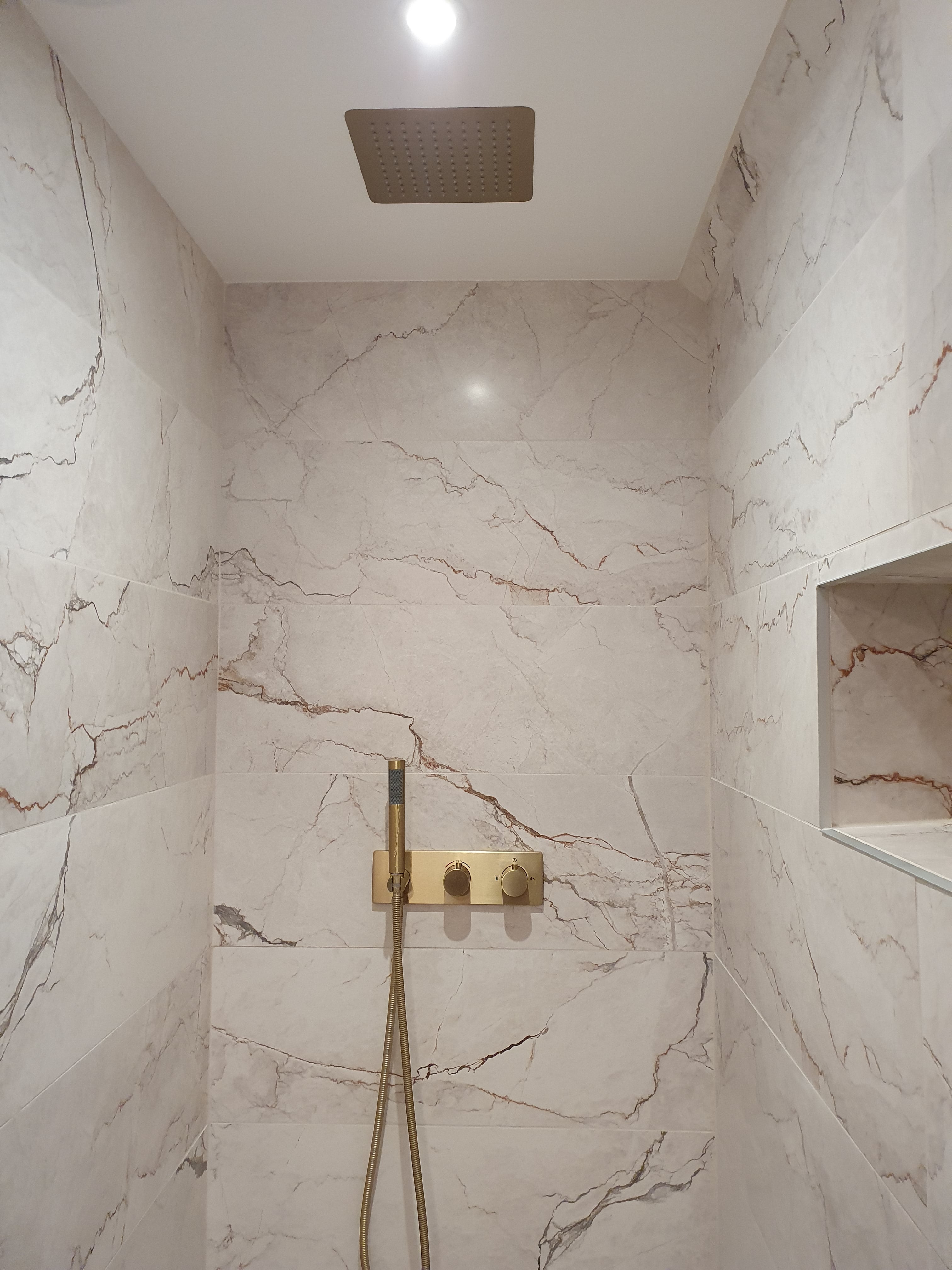 Colonne De Douche Dorée