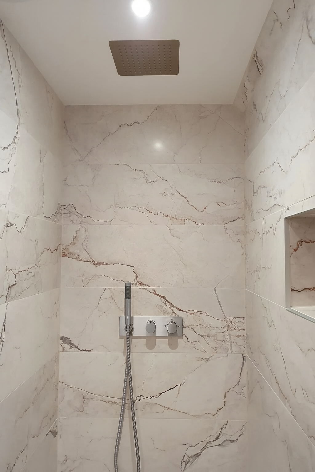 Colonne de douche encastrée chrome