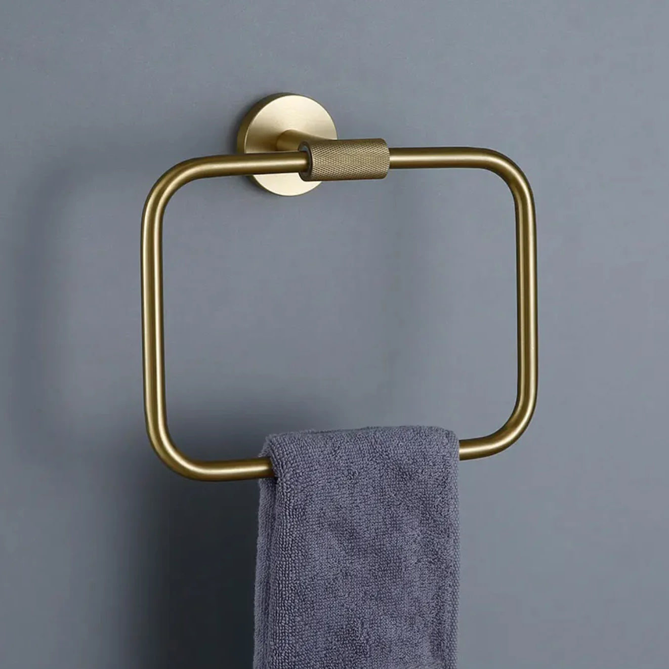 Serviettenhalter aus gebürstetem Gold mit Rippenmuster