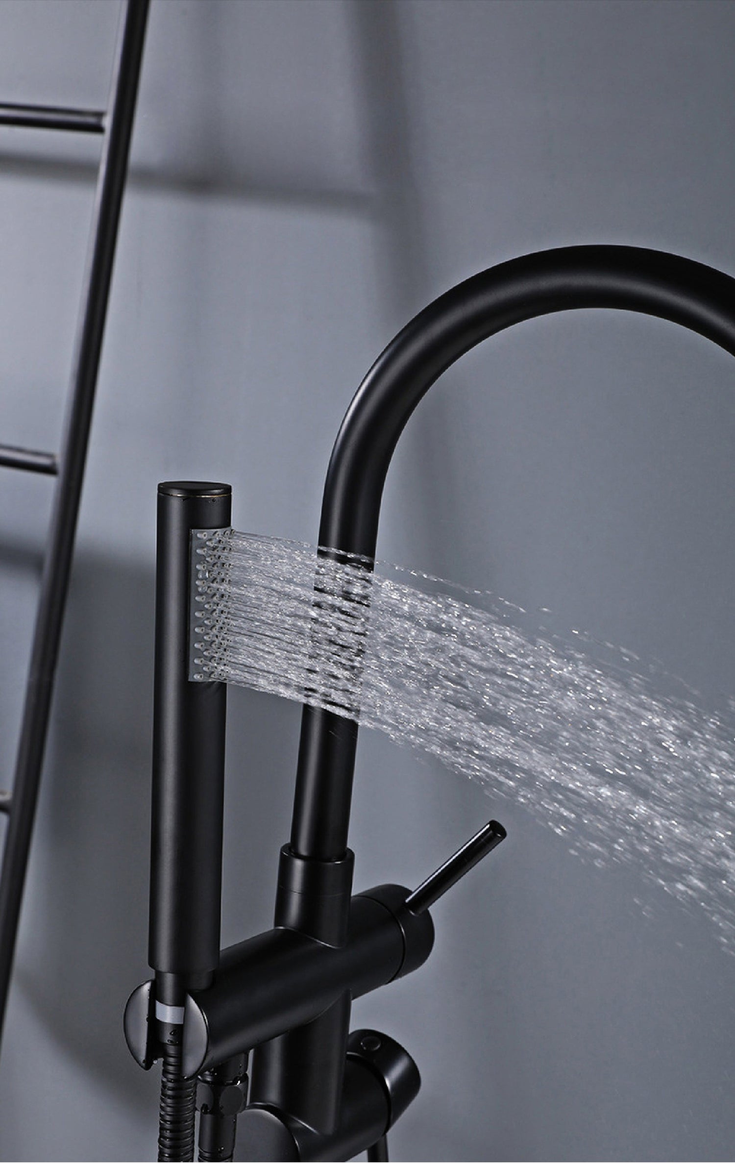 Mattschwarze Standmischbatterie