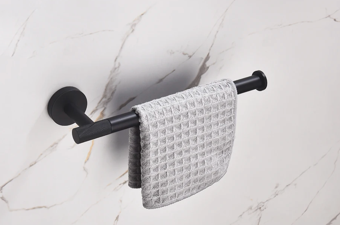 Mattschwarzer gerippter Handtuchhalter
