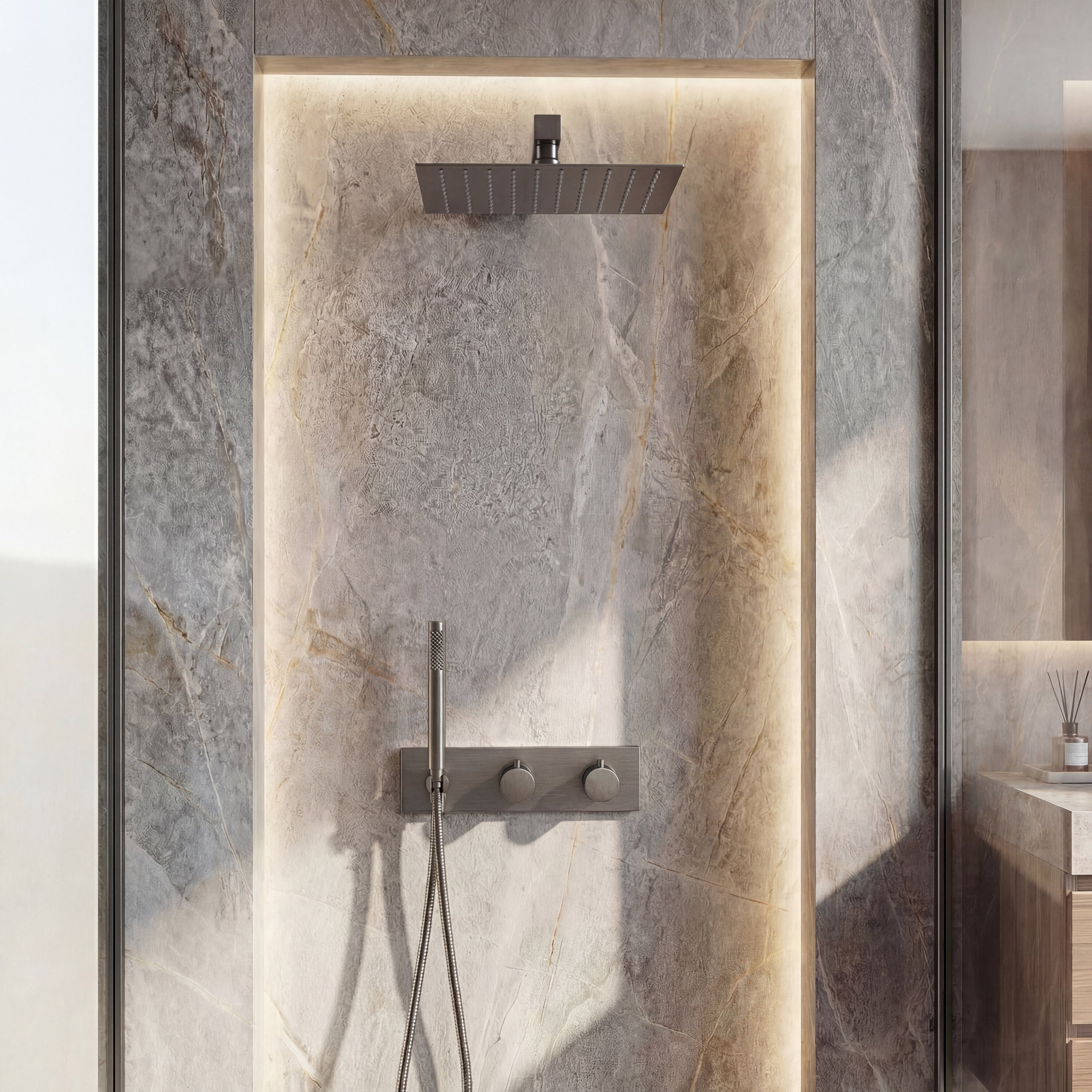 Colonne de douche encastrée gris brossé