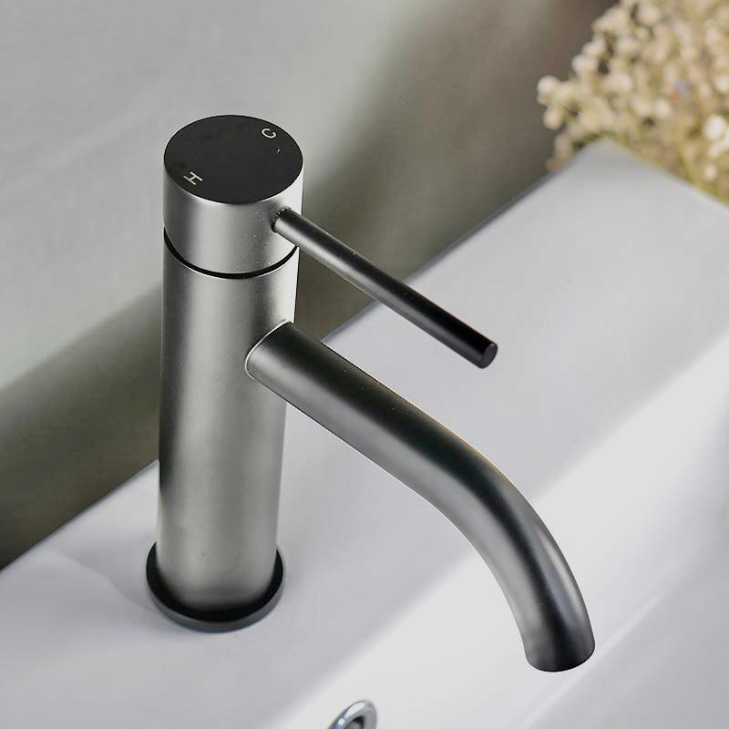 Mitigeur de salle de bain gris brossé