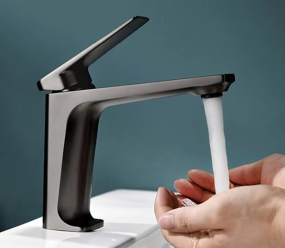 Mitigeur de salle de bain or brossé